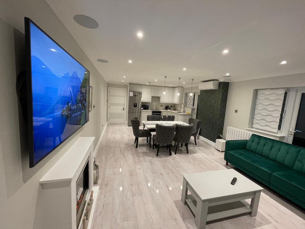 Luxury House Apartment Greenford  Exterior photo