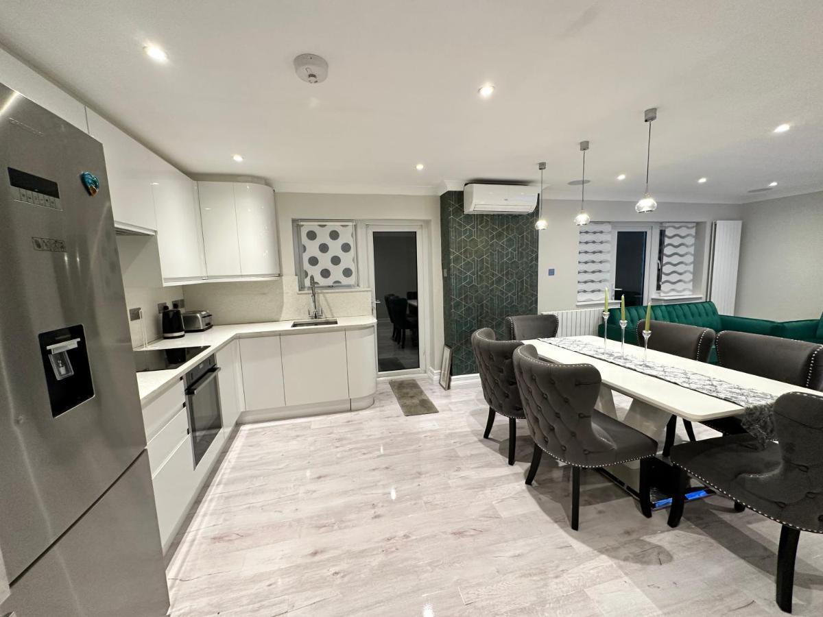 Luxury House Apartment Greenford  Exterior photo