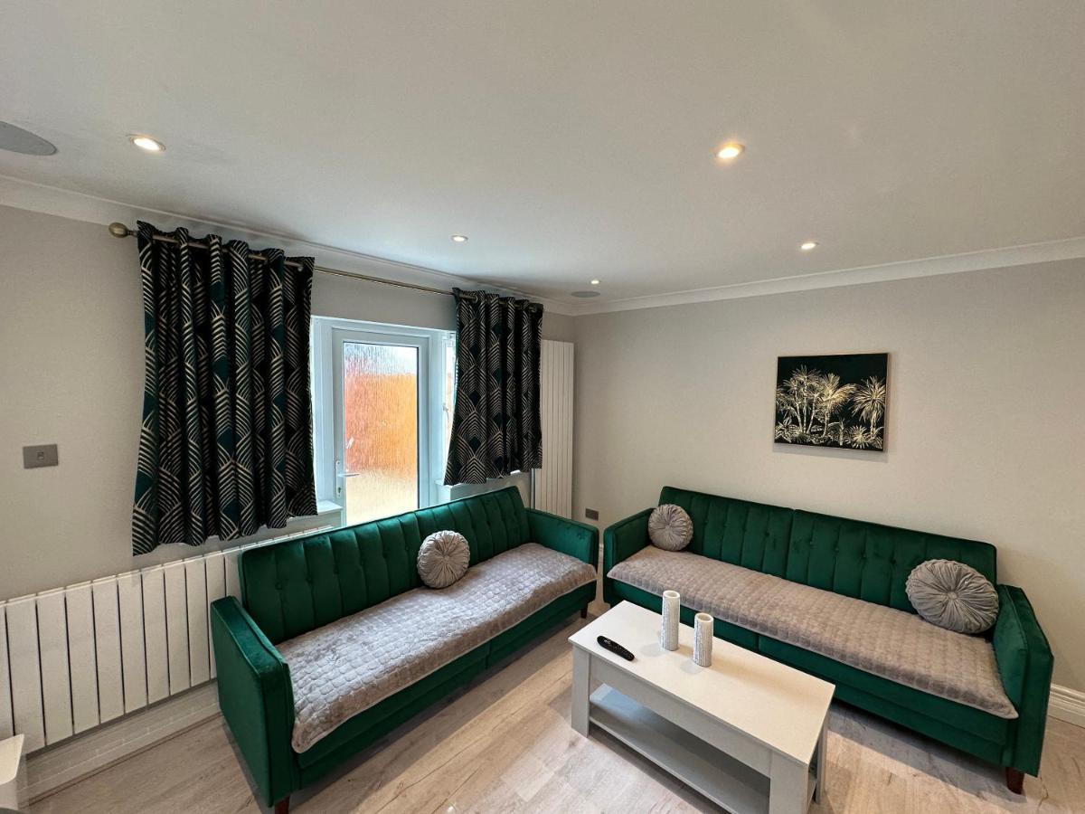 Luxury House Apartment Greenford  Exterior photo