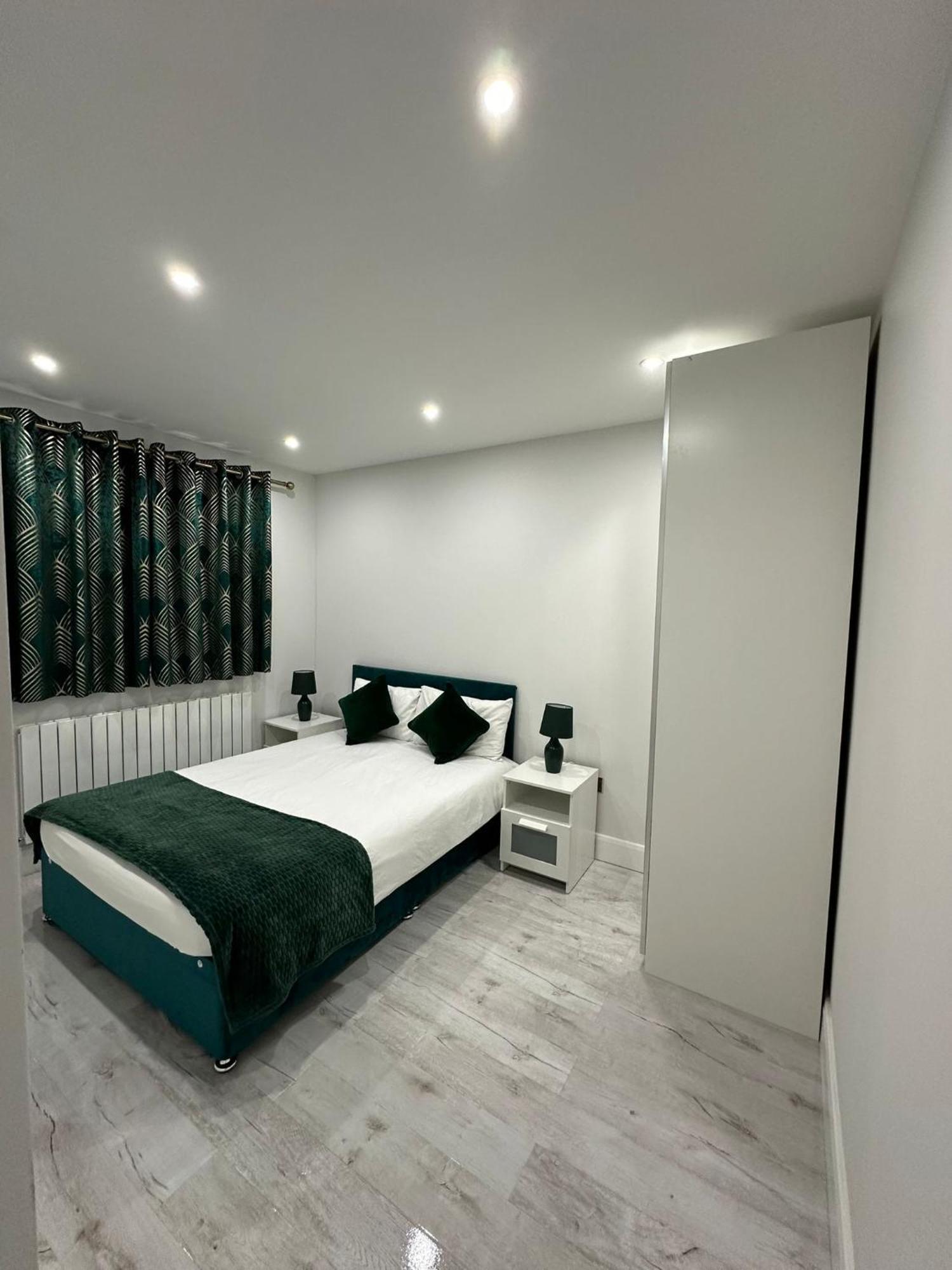 Luxury House Apartment Greenford  Exterior photo